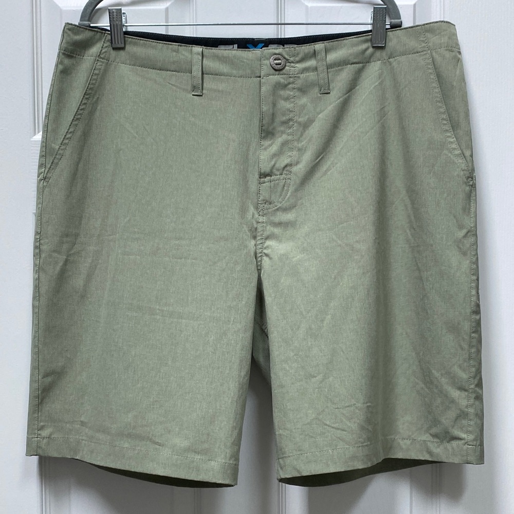 Salt Life Men's Sage Flat Front Shorts